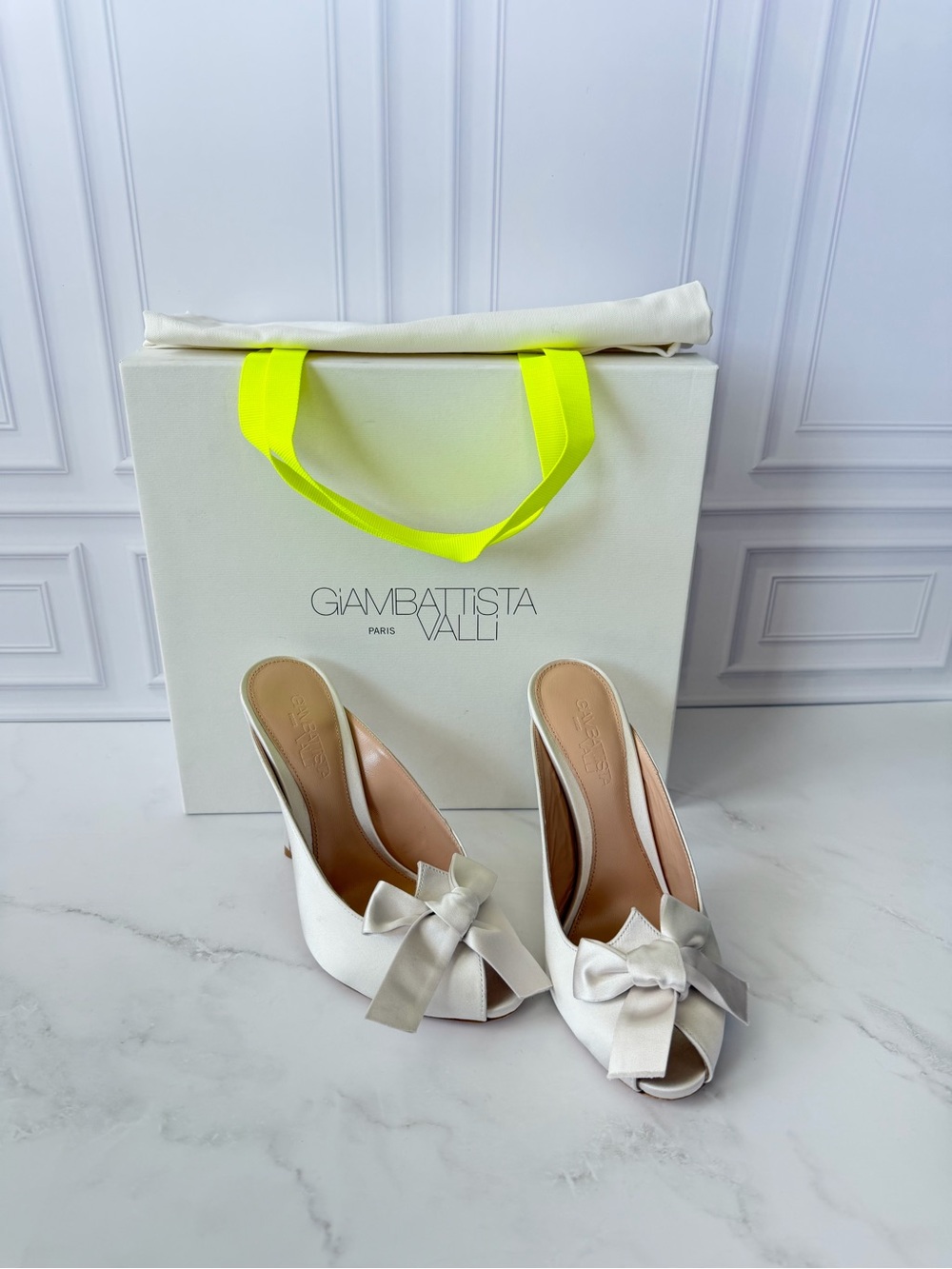 Giambattista Valli Ivory Satin Bow Peep Toe Mule Heels EU 37.5 US 7 NIB